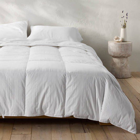 Casaluna Full/Queen Light Weight Premium Down Comforter
