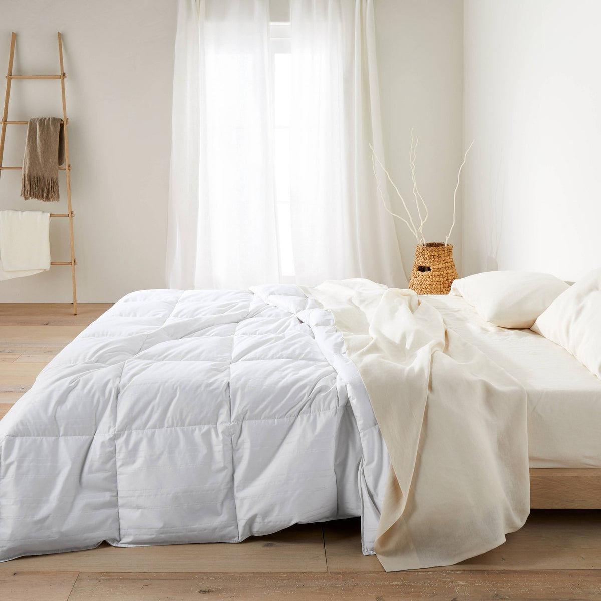 Casaluna Twin Light Weight Premium Down Comforter