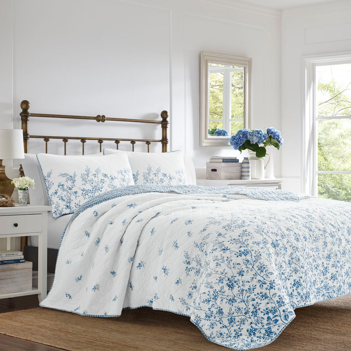 Laura Ashley Flora 3-Piece Reversible Cotton Quilt Set, Full/Queen, Blue