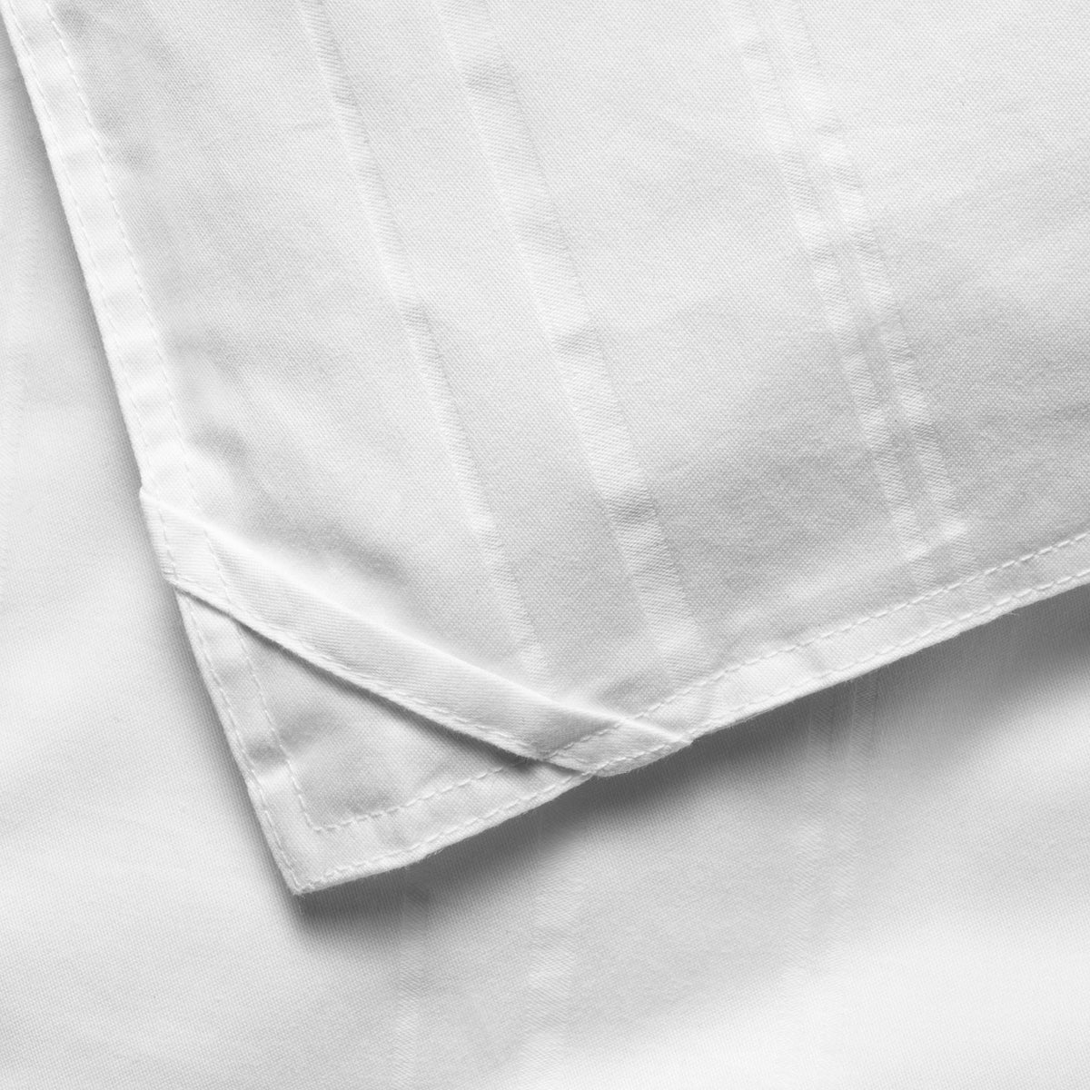 Casaluna Full/Queen Light Weight Premium Down Comforter