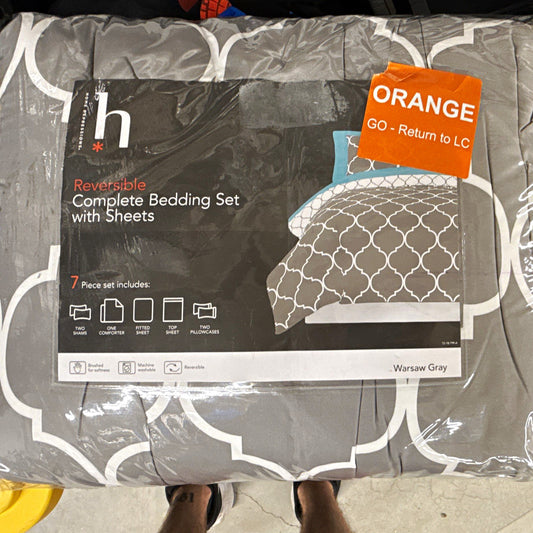 Hotel Style Queen 7pc Comforter Set Gray/White Geometric Reversible